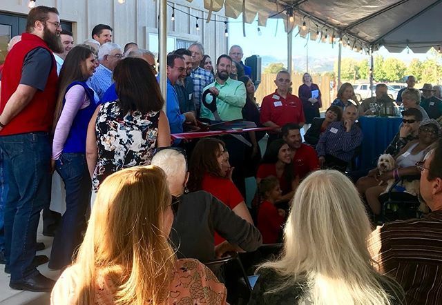 dogsbetterlives's tweet photo. A great day at Dogs for Better Lives - celebrating the grand opening of our Second Training Facility! #loveourcommunity #ryanlane #moredogs2bettermorelives https://t.co/A8BjenNeqs https://t.co/MIO8Y6kxlu
