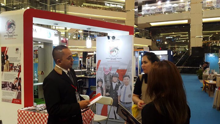 SMA_APM's tweet photo. Our last two day @maltamananggrek Jakarta and it’s getting crowded 😉👍🏻
.
For more Information and Registration, please contact :0811 191 401 (Mr. Ahmed).
.
#edufair #educationfair #pemkabtangerang #kabupatentangerang #uipm #apmboardingschool https://t.co/YPpCrnzh41