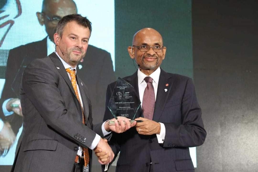 MagassoubaMakan's tweet photo. Toutes mes félicitations à Mossadeck Bally, CEO du groupe AZALAÏ pour le prix du leadership AHIF 2018 lors du Forum de l'investissement hôtelier d'Afrique qui s'est tenu à Nairobi. 
#AHIF2018
#LEMALIQUENOUSVOULONS https://t.co/fqLGEt1H2o