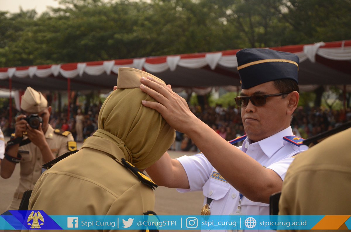 CurugPPI's tweet photo. Sebanyak 527 orang Taruna yang dilantik pada upacara hari ini juga dilakukan secara simbolis dengan penyematan wing oleh masing-masing orang tua kepada Taruna. https://t.co/GLW8api3Xf