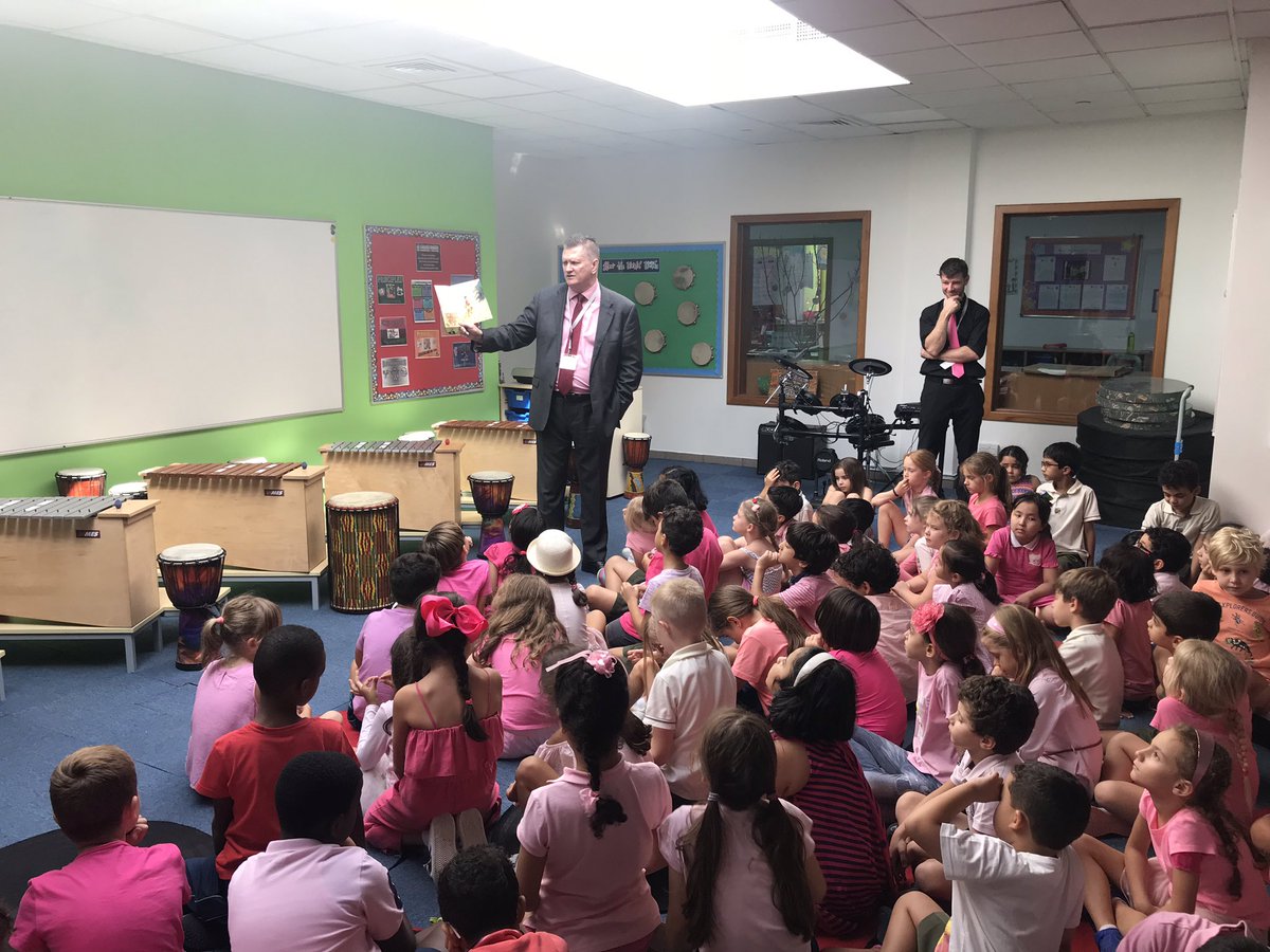 GISPYP2's tweet image. Dr. Weston reads to Grade 2s about the power of words and actions as well as the value of honesty and integrity .. Great connection to our current unit of inquiry and UAE social studies! #BeHappyBeGCS #taaleem