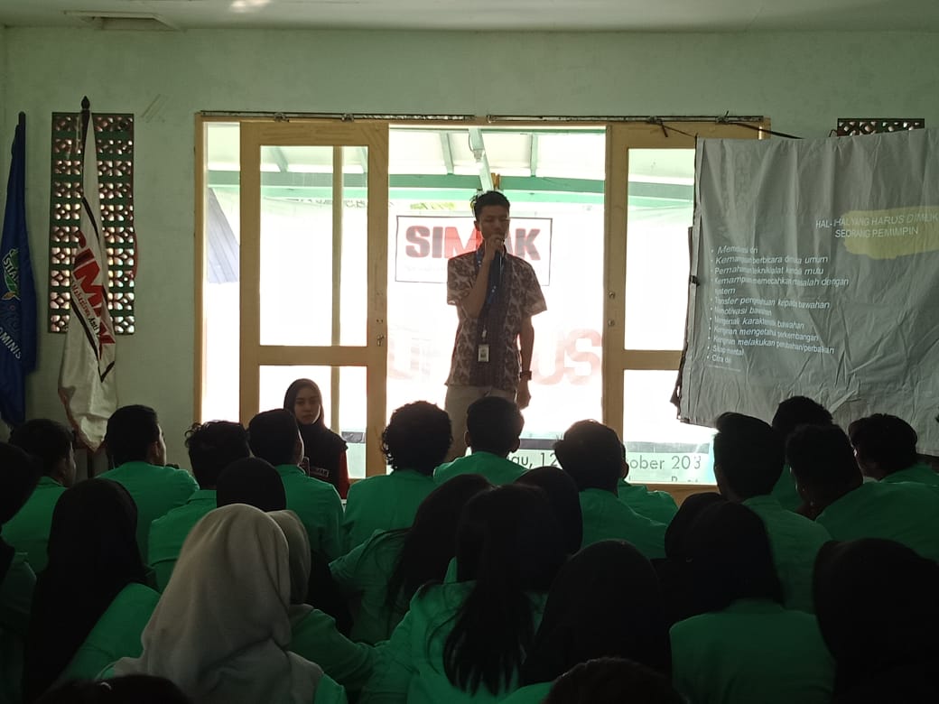 SIMAK_STIAMI's tweet photo. Sabtu 13/10/18 pemberian materi mengenai Kepemimpinan yang diberikan oleh Zulfikar Ariyandi dimoderatori oleh Reva
#KOPASUS2018 #simakstiami #bangkitlawankorupsi https://t.co/8O4L9JTgec