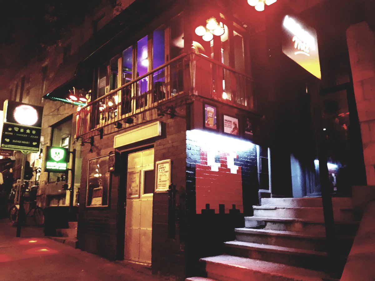 Night walk around @ArcadeMtl and @MeltdownMTL, two great geek bars!