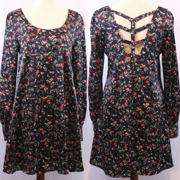 rockethulsey's tweet photo. So good I had to share! Check out all the items I'm loving on @Poshmarkapp #poshmark #fashion #style #shopmycloset #veryj #naboth #topshop: https://t.co/UR4KSABM55 https://t.co/iiMMP1SSqe