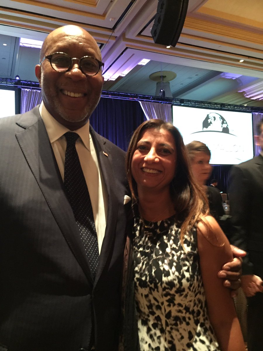 mphav's tweet photo. What a privilege to witness the Honorable Ron Kirk be honored tonight with the World Affairs Council’s H. Neil Mallon Award. We should all aspire to Ambassador Kirk’s duty in public service, love of family, humility and grounded sense of humor. #RonKirk #MrMayor #ambassador https://t.co/gWTLN2UEva