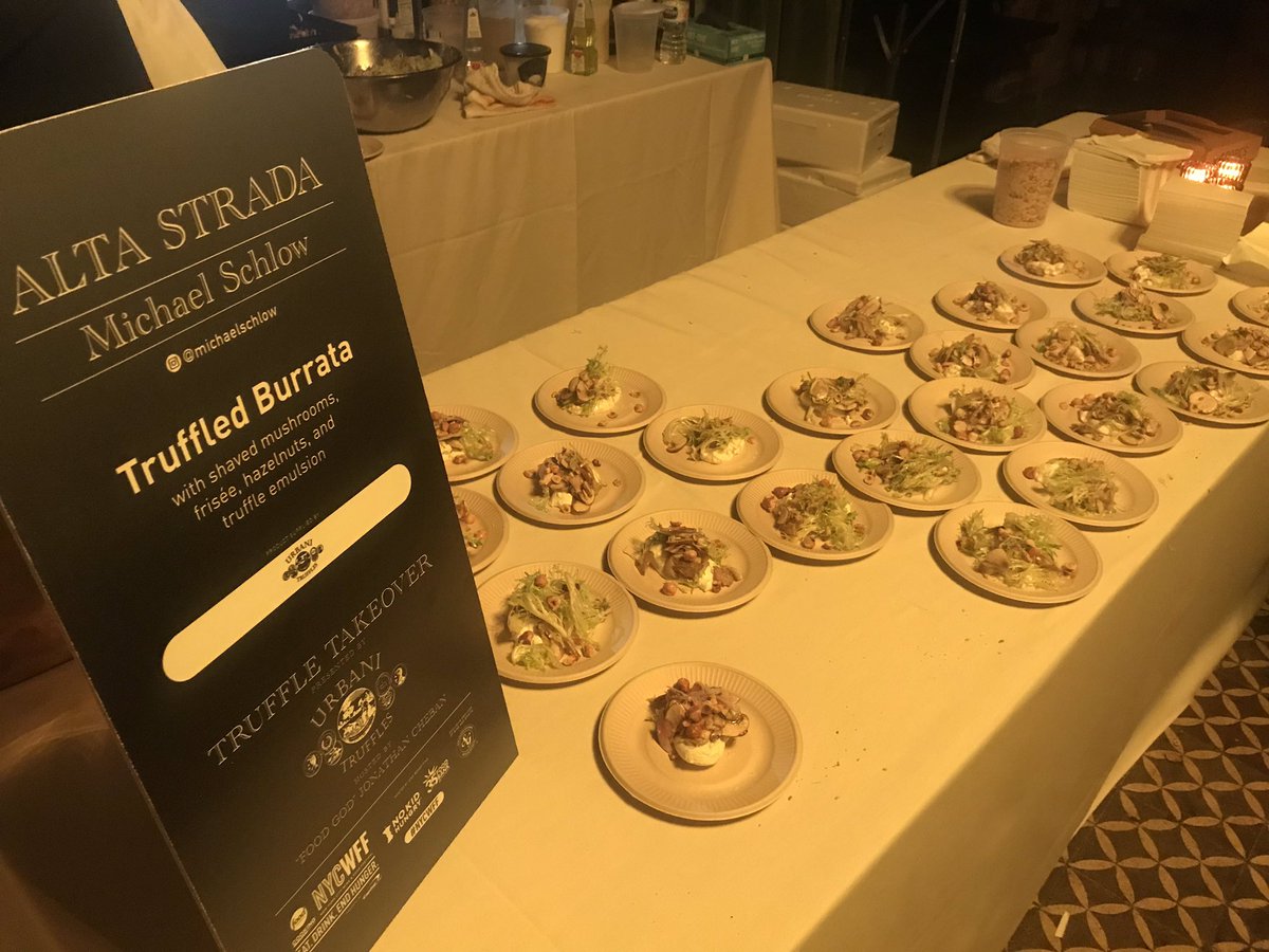 cookingfornow's tweet photo. I apologize for the terrible lighting but omfg this food ππππππ#NYCWFF #truffletakeover https://t.co/P7zNbwwhyN