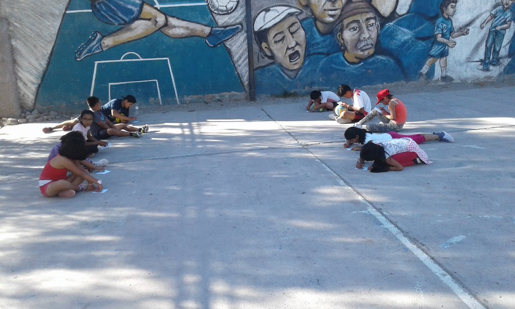 Jesi232323's tweet photo. #MareaAzulPE  actividades grupales, y valoración del trabajo en equipo . Playon barrio mosconi
# @rubem_dario29 https://t.co/6Y3kNqICrf