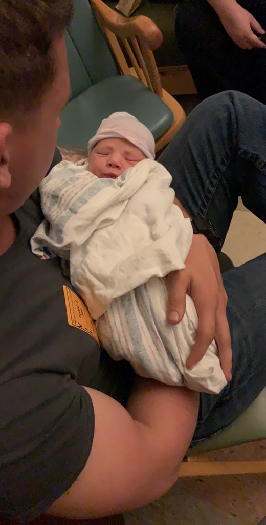 SheriffKaitlyn's tweet photo. Cutest little girl in the world😍😭 https://t.co/aUOJ84aQ5Z