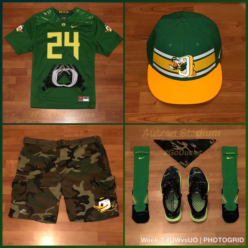 ConradicalOne's tweet photo. @siracchapman @KingJames @coachfeld @CoachField @badgordie1 @PdxDbo @DatGreenblatt @UNISWAG @OregonPitCrew @georgewrighster @Prehmmr247 @DuckSwag @Mattyford01Ford @UODUCKGIRL @oregonfootball @WildKingdumb @Nike @NikeATL @uoregon @UOgridirongirl Here is my gameday attire pic early since I’m leaving at 0615 tomorrow and nobody got time for that shit at 0615 🌃🦆😴#goducks #howigameday #weargreen I see we’ve tagged @kingjames on the thread 4 some reason; don’t normally talk to L*kers 6 days before gameday but what the hell https://t.co/2A5DnBUcJi