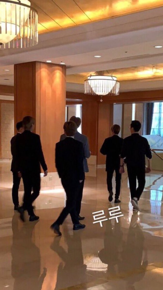 BubbleSaii_'s tweet photo. หัวเซฮุนเป็นรูปหัวใจเลยอะ 💛 https://t.co/q2HCh24IYB