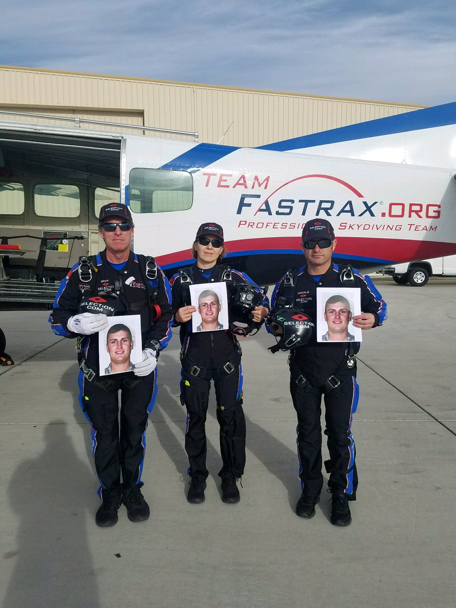 teamfastrax's tweet image. Another successful day at @balloonfiesta  Three #OnTimeOnTarget performances today.

Our performances were dedicated to Army Specialist Matthew C. Powell.  Spc Powell died October 12, 2010 supporting Operation Enduring Freedom #LargeFlags #Smoke #Pyro #LiveFeed @employeebgcheck