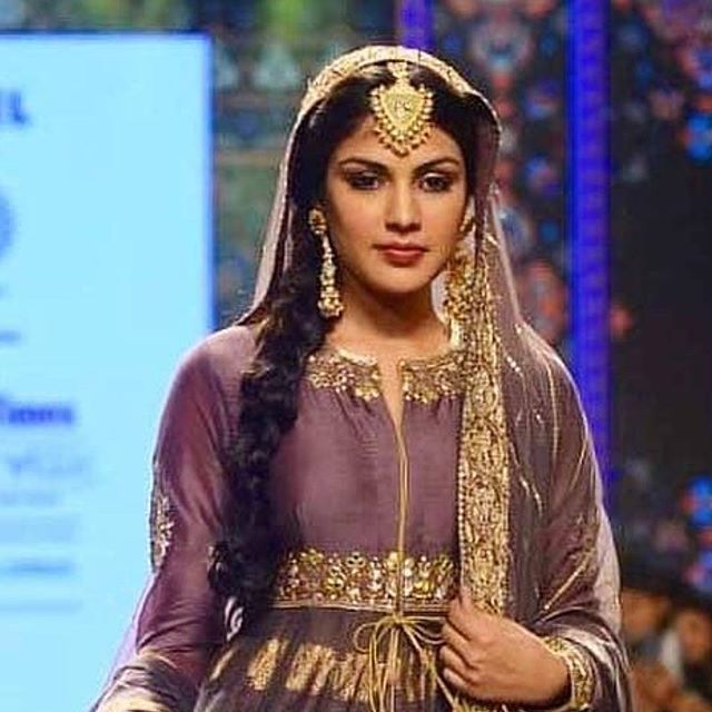AmbarPariddi's tweet photo. #Repost @rarstudio_official
Rhea Chakraborty graces the ramp for RAR Studio presented by #FuelTheStore at #BTFW 2018 #Handloom #handembroidery #handmadejewelry #makeinindia #kundanmeena #oneofakind #Iwearhandloom #love #ootd #tbt #indiantextiles #sheesh… https://t.co/wcOmeRaVp4 https://t.co/hXmYRZkpXH