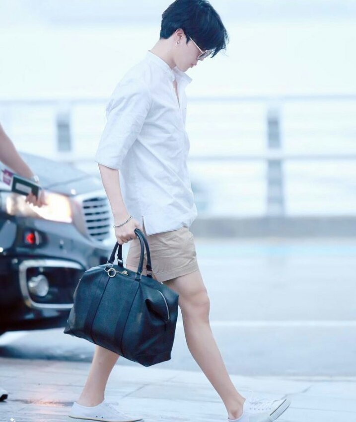 herlinrianasari's tweet photo. @Liya8897 I Love Jimin Black Hair 😍😍 https://t.co/HJkbELfP68