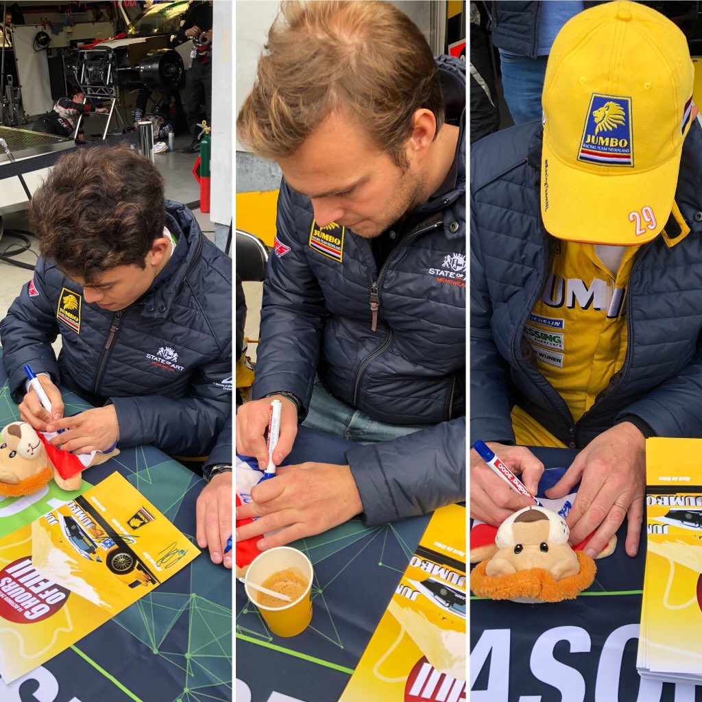 akiko3kirakira's tweet photo. @RacingTeamNL @JumboSupermarkt @GvanderGarde @nyckdevries @DayvtecE @FIAWEC Thank you sooo much! I'm glad to meet you🙏😊🧡✨ 
Good luck💛💛💛 https://t.co/ltsUrmNRCf