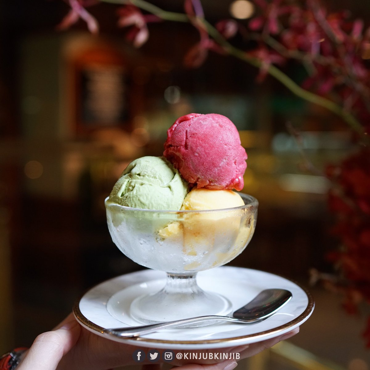 kinjubkinjib's tweet photo. โอ้ววพระเจ้าจอร์จมันยอดมาก 🍨โปรบุฟไอติมสุดคุ้มของโรงแรม The Landmark Bangkok แค่ 240฿ ก็กินไอติมได้ถึง 22 รสชาติแบบไม่อั้น 2 ชม. กินให้ปากเบิร์นกันไปเลย 
แต่เดี๋ยวก่อน!! ถ้าเพิ่มเป็น 390฿ กินได้ทั้งไอติมและเบเกอรี่เลย คุ้มมากๆ ไอติมอร่อยเว่อร์ไม่โม้
@aroii #อร่อยไปแดก https://t.co/gGzDX8DdLO