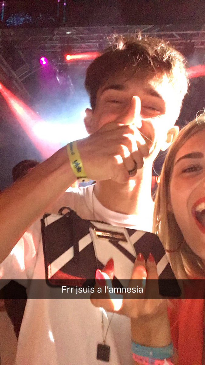 NmnJulie's tweet photo. Joyeux Anniversaire Mirgaine!!! 🎉🎉 profite bien et fêtes moi ça comme il se doit bises 😘 @julienmrgn https://t.co/djqVa72GWs