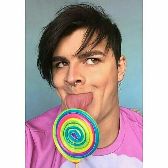 bakucami's tweet photo. Feliz cumpleaños a una de mis personas favoritas en todo el universo 🌌👽🎂.

@AndrewLarranaga que tengas un súper hiper mega cumple te deseo mejor, eres muy especial para mi y quiero que sepas que nunca vas a estar solo siempre estaré contigo #AndyPromise ❤

#HBDAndrewUrband5 https://t.co/oHcDObCEIN