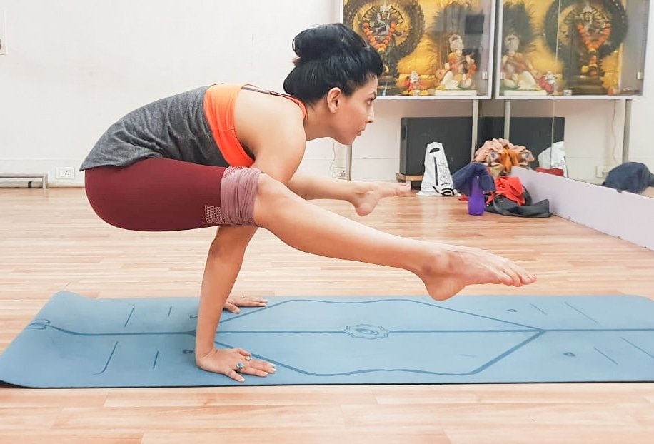 MadhaviActress's tweet photo. Titibandasana.....
#ashtanga #ashtangayoga #ashtangapractice #healyourbody #healyourself #dedicationismust #energy #feelinggood #moretoachieve 
@reemavengurlekaryoga https://t.co/j3lao58MuT
