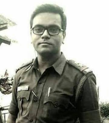 darjilingpolice's tweet photo. Lest we forget!! It has been a year since SI Amitabh Malik was killed in an encounter with insurgents near Darjeeling. "Real heroes die serving the law, not resisting it". We miss you champ!! https://t.co/NfFp3B4cV5
