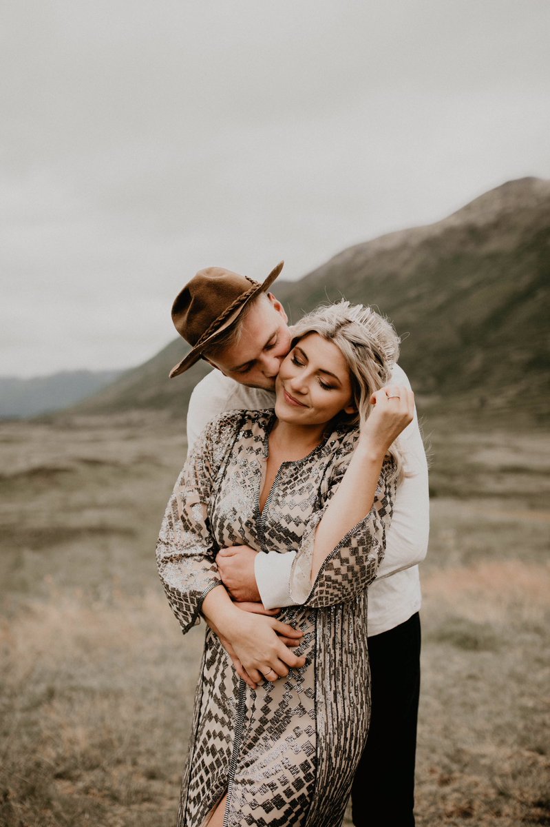 devotedandwild's tweet photo. These pretty Alaskan lovers ✨🍂 https://t.co/MEUG54PSVD