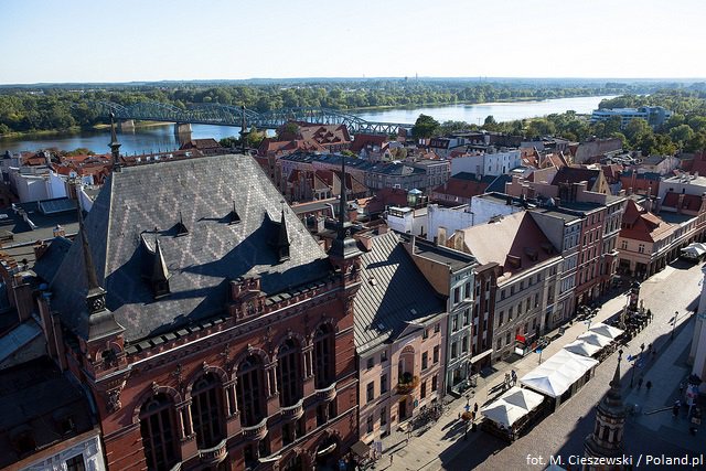 Poland's tweet photo. What a wonderful #WeekendInPolska! Today we invite you to Toruń – the birthplace of the greatest Nicolaus Copernicus. The most famous product of the city is the Toruń gingerbread. The long tradition of making gingerbread in the city began in the 13th c.
🧡https://t.co/Ct1LNQIxxU https://t.co/TT3pQei92c