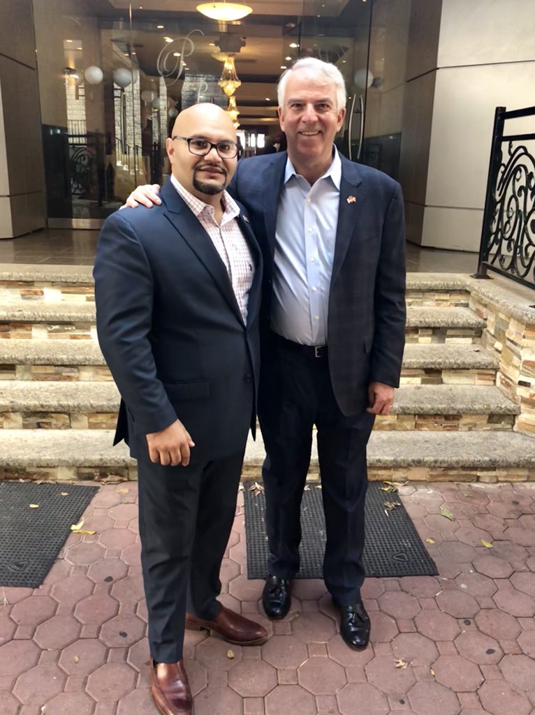 RichValdes's tweet photo. Big thanks to #USsenate candidate @BobHugin & @AbrahamLopezNJ for inviting me to the @SHCCNJ expo. Gracias! #HuginForSenate https://t.co/yeEEh8T6Wq