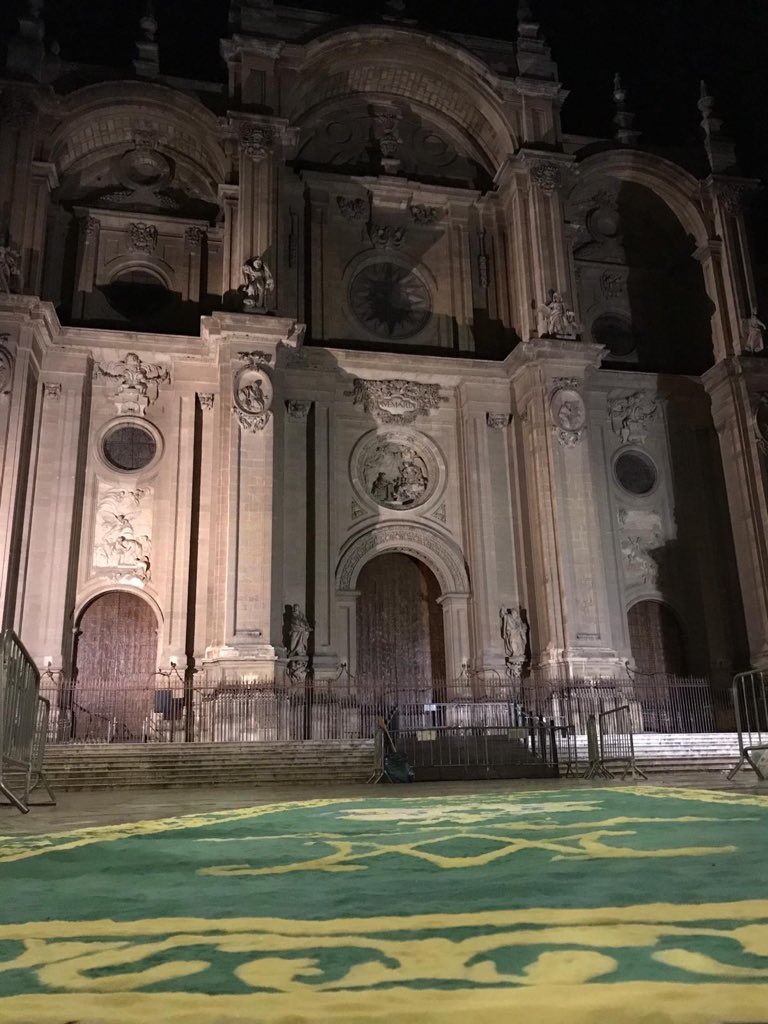 GJovenViaCrucis's tweet photo. Así se presentan decoradas las calles para Nuestra Señora de la Esperanza Coronada....

Gracias a los jóvenes de varias cofradías de la ciudad..... https://t.co/de84EdbejP