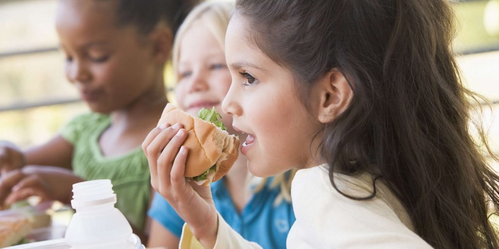 livekindlyco's tweet photo. 99% of UK school #lunch programs could ‘save lives’ by removing process meat. Several organizations are pushing legislators and schools to adopt #vegan-friendly school meals. https://t.co/gqHlRq2BNZ https://t.co/xia5N6GpvD