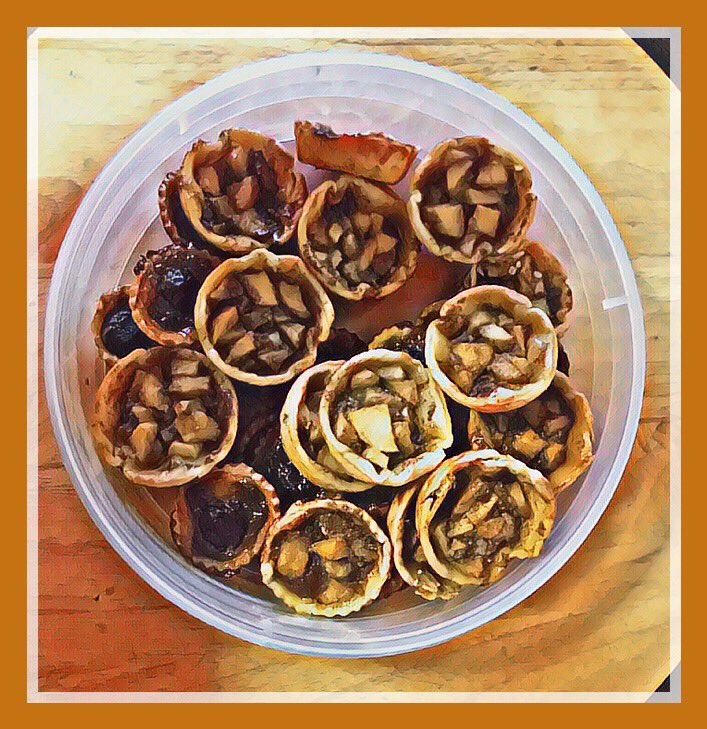 AuntyDeb's tweet photo. Baking Day.... Apple Butter Tarts fresh out of the oven... but not for me!!! #bakingsaturdays #applebuttertarts #bakinggrooves https://t.co/TyIzJX7IAn