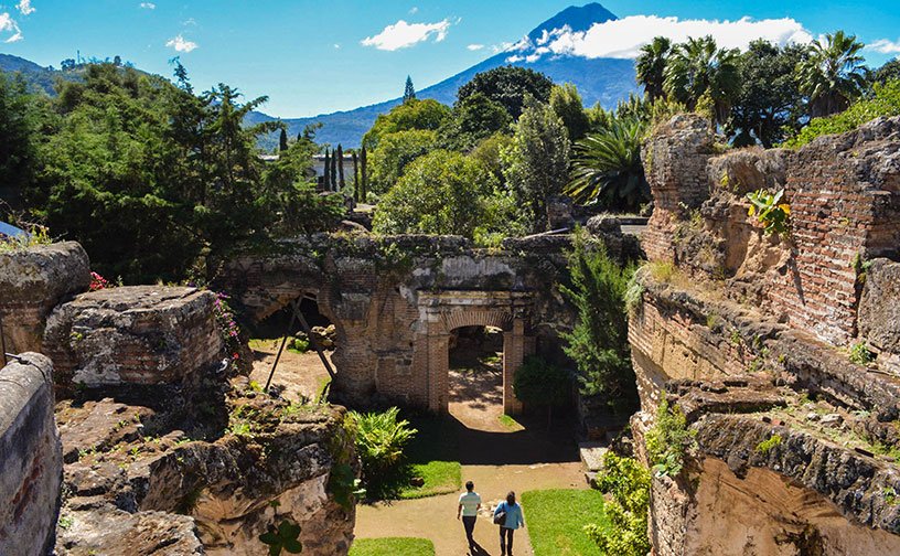 Are you an aspiring budget #traveller? Make sure you don't forget to pack these essential items: bit.ly/2NCwzWn