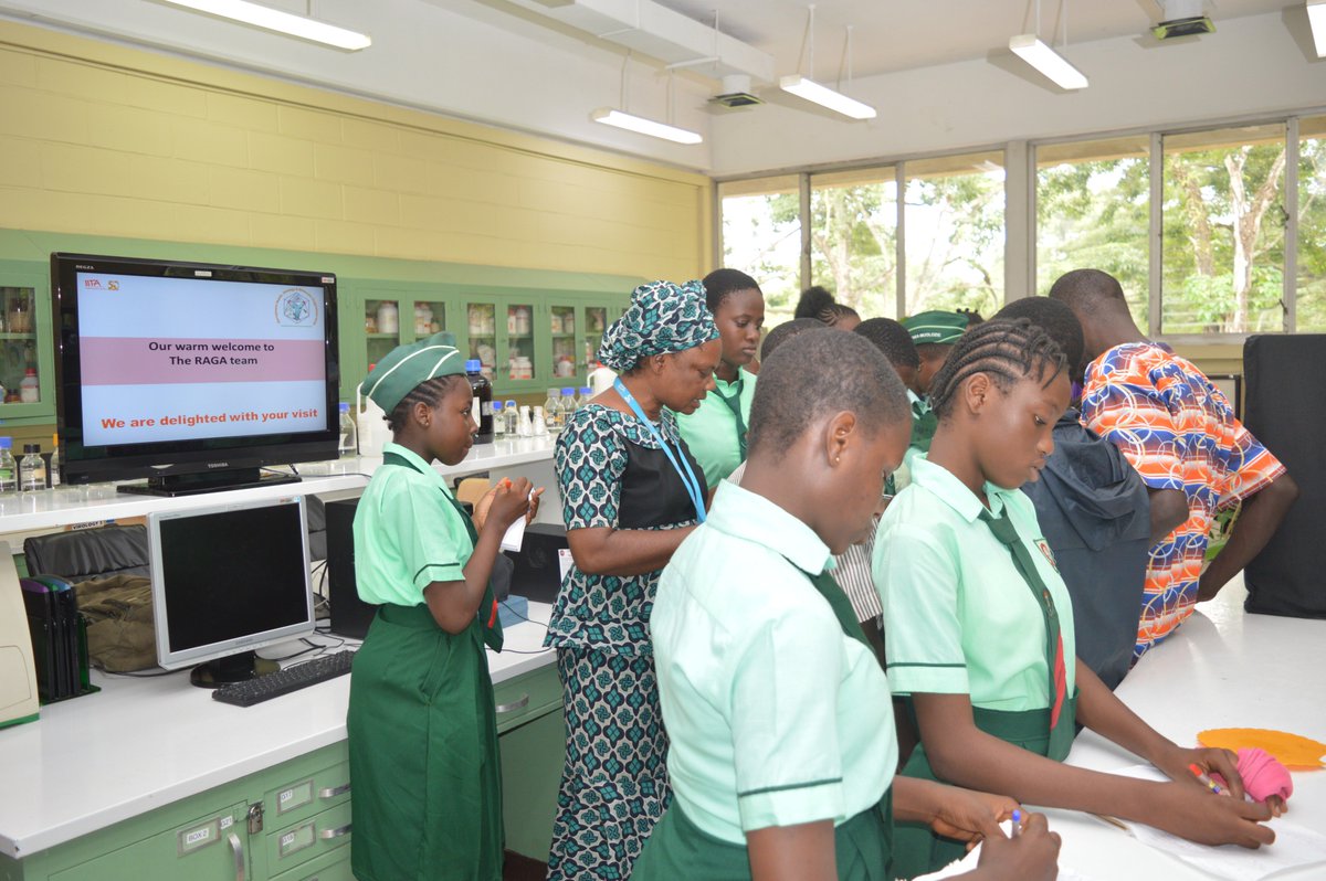l_lava's tweet photo. Young visitors on the "International Girls Day". Interesting interaction on plant health and treatments. They left inspired to become 'plant doctors'
@IITA_CGIAR @CGIAR @IITAYOUTHAGRIP @CGIARgender @CORAFNews https://t.co/PeA0gF7lwo