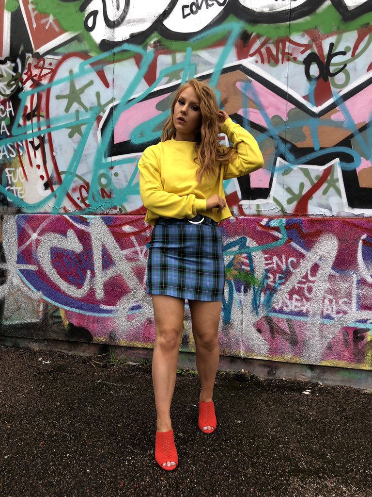 gingernatalie_x's tweet photo. Feel like I’m back at school with this look. School uniform vibe skirt with the “I’m trying to make it look cool” sweatshirt over the top 🙈🤣 #toocoolforschool #gingernatalie #schoolvibes https://t.co/SuXQDafuk6