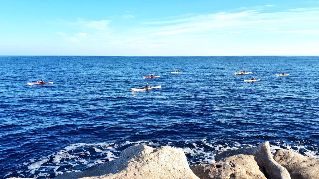 viaggidelgenio's tweet photo. Canoeing along the rocky coasts of #Elba island takes you where the sky touches the sea while natural beauty is all around you #ATWS18 #TuscanyAdventureTimes #isoletoscane #activetraveltuscany https://t.co/TpjMb6ULq2