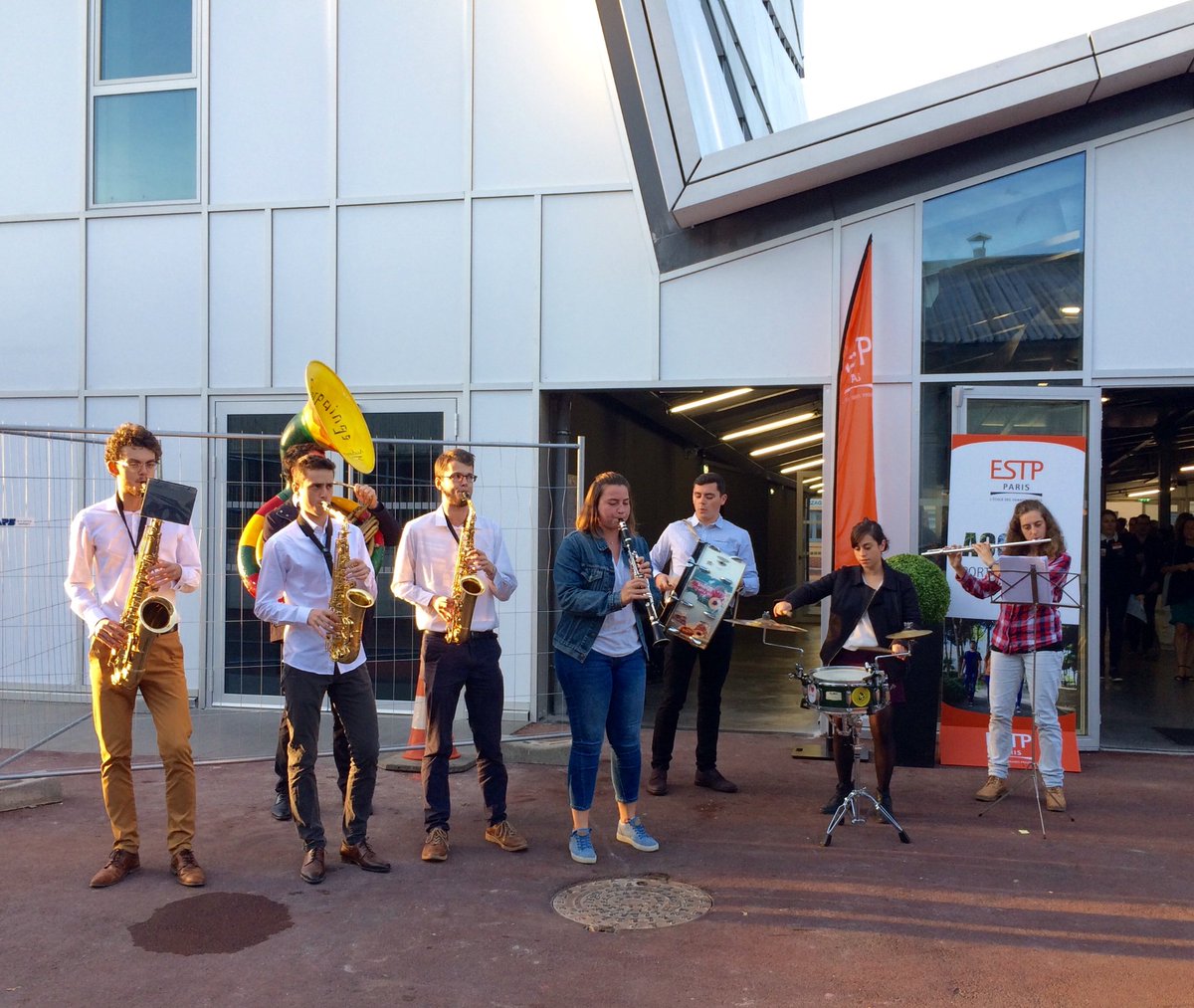 estp_officiel's tweet photo. [Journée Portes Ouvertes] En direct de l’@estpparis : bienvenue aux parents et aux élèves de 1ère année présents aujourd'hui sur le Campus de #Cachan pour notre #JPO - #GrandesEcoles #TravauxPublics #BTP #Education https://t.co/EZ0vYgXkeg