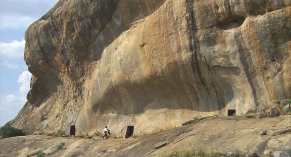 The Mystery Soaked Destination [#BarabarCaves 👀]
Oldest surviving #rockcut #caves breathing calmly in #India, mostly dating from #MauryaEmpire, inscribed with Ashokan inscriptions - Jehanabad district of #Bihar. 
⚠️ be a part of mystery- bit.ly/2LbzO25
#TravelsiteIndia