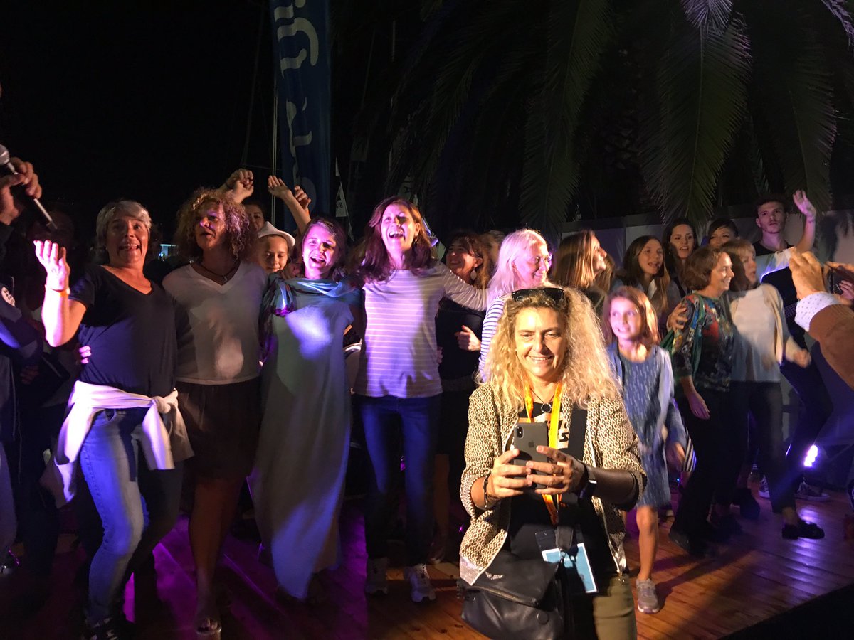 DavidMedialdeaF's tweet image. Fiesta Solé Diesel 2018 youtu.be/HNdCXpYYE9w vía @YouTube #SoleNauticoBCN una muestra de lo bien que lo pasamos ayer en el stand. Gracias todos los amigos que hicieron posible que saliera tan bien. Y como no, a Luigi y su “danger band”.