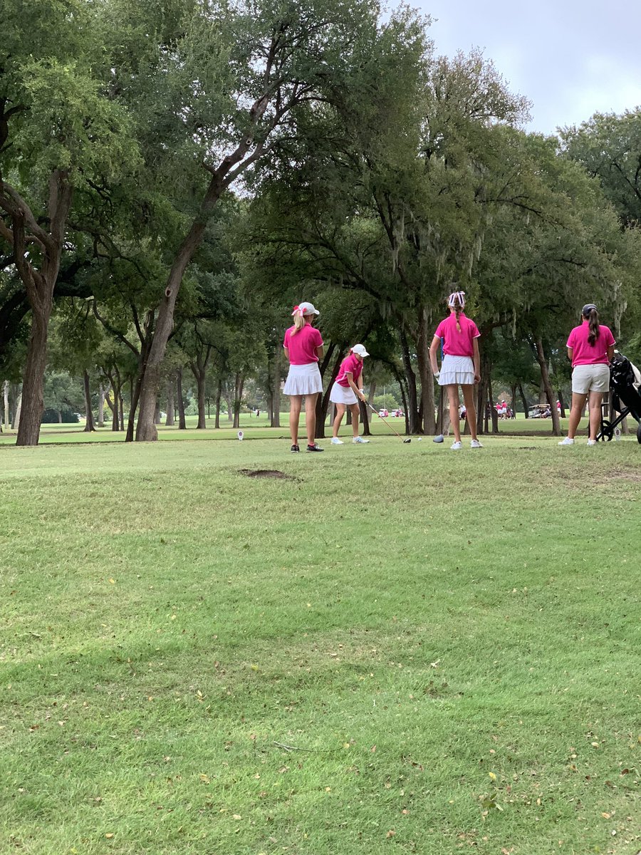 aggieleo99's tweet image. Day 2 of #swingforthecure Let’s get it! #rattlergolf #payforcollege @AggieKaylee @VanessaLeeLopez