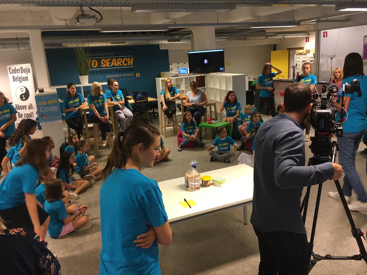 pbalancier's tweet image. Démarrage de l’après-midi Cool Girls Code #Coding4Girls @LeanSquareBE #WallCode @CoderDojo4Divas @CoderDojoBe @digitalwallonia