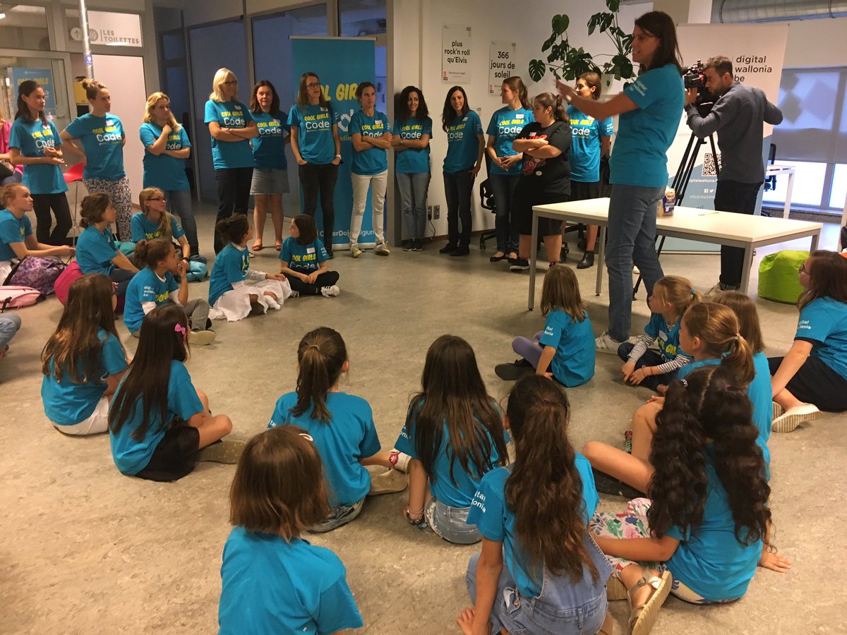 pbalancier's tweet image. Démarrage de l’après-midi Cool Girls Code #Coding4Girls @LeanSquareBE #WallCode @CoderDojo4Divas @CoderDojoBe @digitalwallonia
