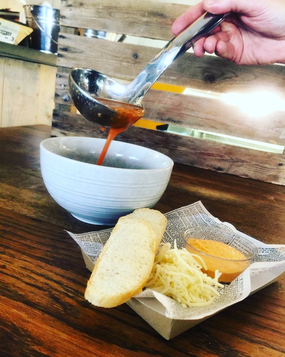 SOEP OP ZONDAG - Hij is dus al klaar en hij is lekker al zeg ik het zelf. Morgen kan jij hem ook proeven, onze huisgemaakte Franse vissoep uit Marseille met rouille, gruyère en croutons! Ook om mee te nemen! #soepopzondag #visjesutrecht #twijnstraat #vissoep