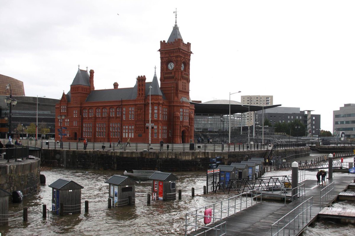 itsoncardiff's tweet photo. It’s been some time since the dock has seen the water enter the basin down #Cardiff Bay. 

These amazing Images were taken by - Ben from the The Open Boat
#StormCalum https://t.co/dSGOZ7OHTR