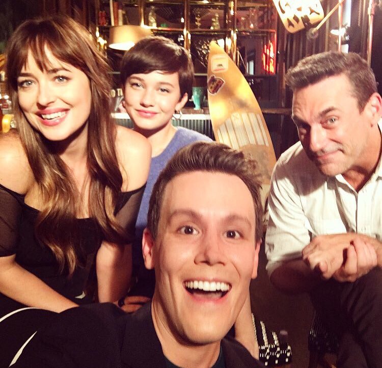 mavisoleil's tweet photo. NEW/OLD: Dakota and the cast of #BadTimesAtTheElRoyale doing the press junket, shared by @MATTHEWHOFFMAN1. 🖤 #DakotaJohnson https://t.co/EkJLDLI0WQ