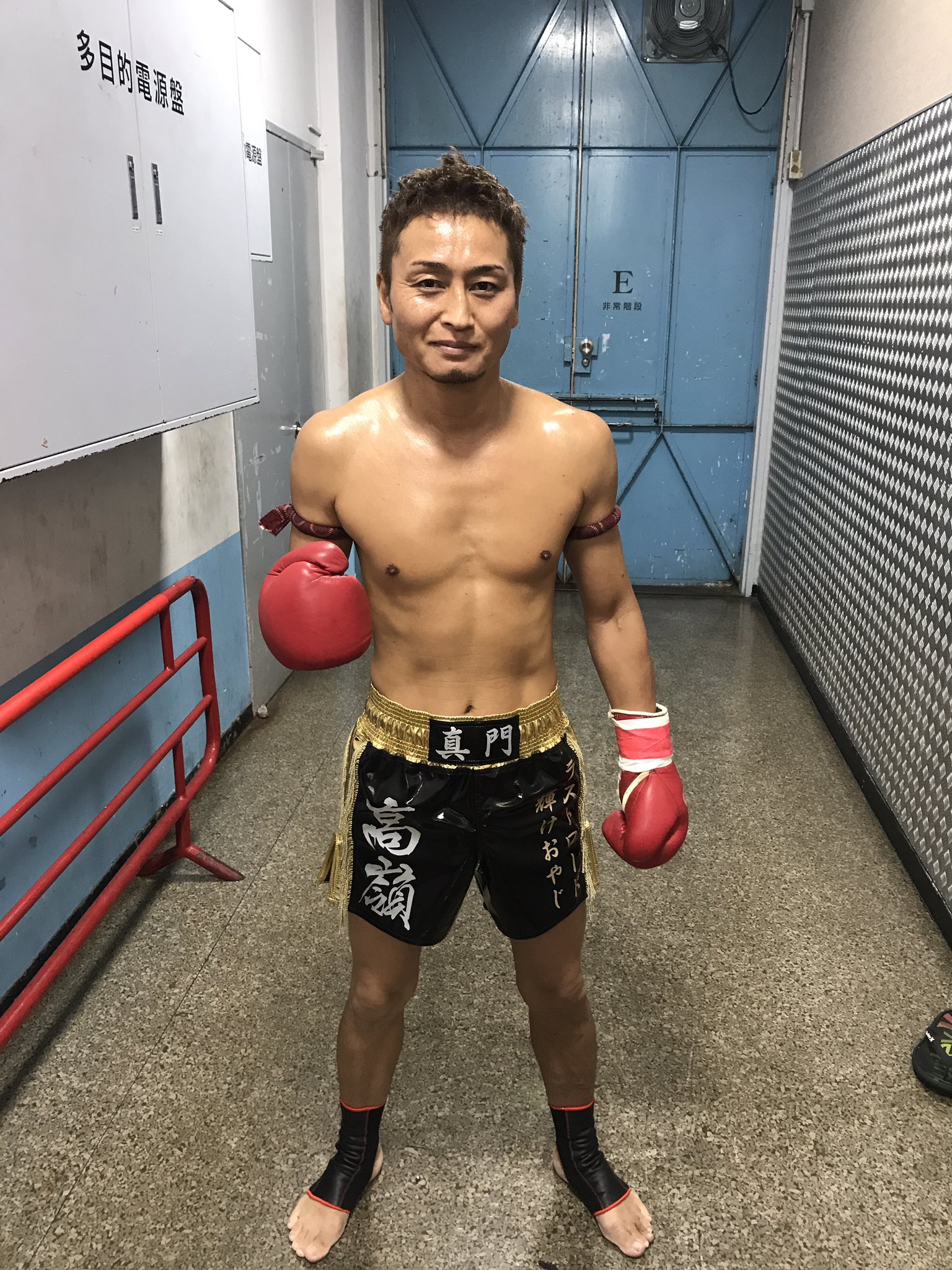 髙橋 亮 格闘家 ｷｯｸﾎﾞｸｼﾝｸﾞ En Twitter 大先輩 高嶺さんの復帰戦みごと勝利 ホンマに感動した おやじの背中マジでカッコ良かったです Nkb 日本キックボクシング連盟 T Co S9zkfm3isq Twitter