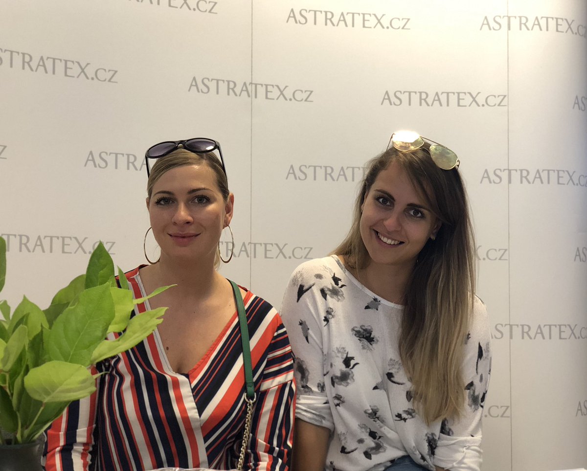 Astratex2's tweet photo. Odpolední blok na @barcamphradec v plném proudu, soutež na našem stánku pokračuje, přijďte si tipnout a vyhrat dárek od #Astratex #eshop #barcamphk #barcamphradec https://t.co/bf6EiRoWQZ