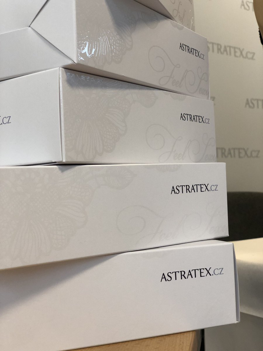 Astratex2's tweet photo. Odpolední blok na @barcamphradec v plném proudu, soutež na našem stánku pokračuje, přijďte si tipnout a vyhrat dárek od #Astratex #eshop #barcamphk #barcamphradec https://t.co/bf6EiRoWQZ