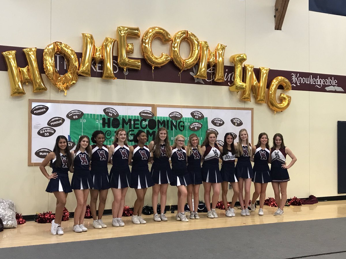 SarahFirsching's tweet image. So proud of all of the Blacksmiths!! What a fun day 💕🏈 #waexcels