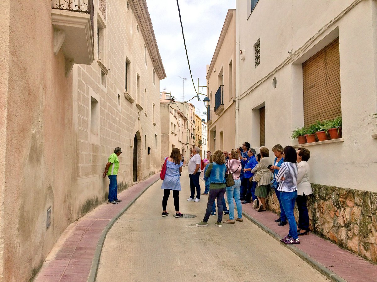 eduvirgili's tweet photo. A #Salomó també celebrem la #JornadaEuropeaPatrimoni. Visitem la capella del St. Crist, #CalCadernal i la premsa de lliura de Cal David, amb el llinatge Nin com a eix de connexió. #SalomóMola #CulturaiPaisatge @Ajunt_Salomo @ballsantcrist @JoanYeguas @jmrovira @AnnaFerrandoAgu https://t.co/3XgwR50jo9