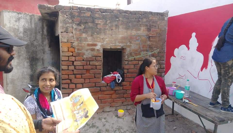 ayodhyaartfest's tweet photo. Day2: Participants up on their walls, finishing up sketches, Paints Distribution, #Ramayana coming alive.
#AyodhyaArtFest https://t.co/DnsxTeyvx3