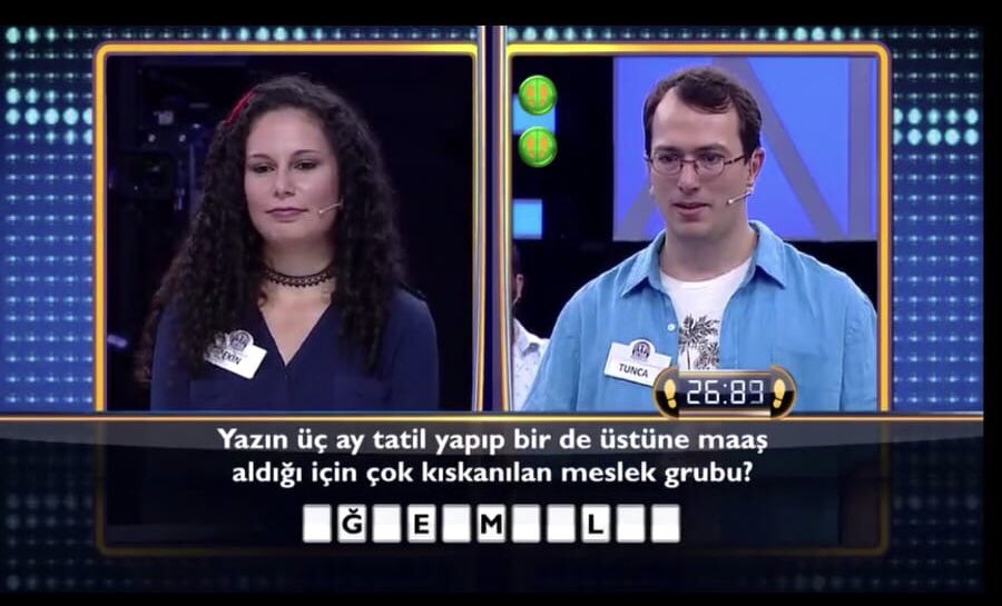 ahmetgundogdu01's tweet photo. Öğretmenini hedef göstererek ve aşağılayarak program yapmak çocuklarımıza ve ülkemizin geleceğine ihanettir.

Öğretmenine sahip çıkmayan toplumlar ayakta kalamaz. https://t.co/8gk7CEoWhD