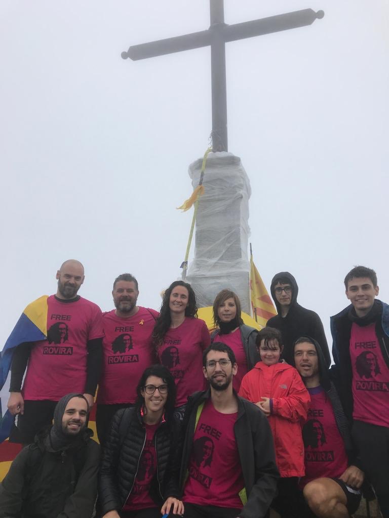 Avui hem pujat al Matagalls 🏔
El paisatge no l’hem vist 🌫
Però hem vist una gentada que mai no afluixa i hem pensat en tots aquells que avui no hi han pogut ser!

Gràcies al grup de <a href="/cimsxllibertat/">CIMS X LA LLIBERTAT</a> per tot el que feu! 
I als incansables del #FreeRovira per ser-hi sempre!